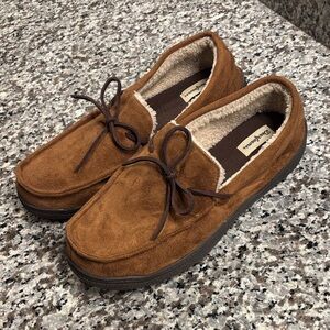 Dearfoams Men's Brown Suede Loafers